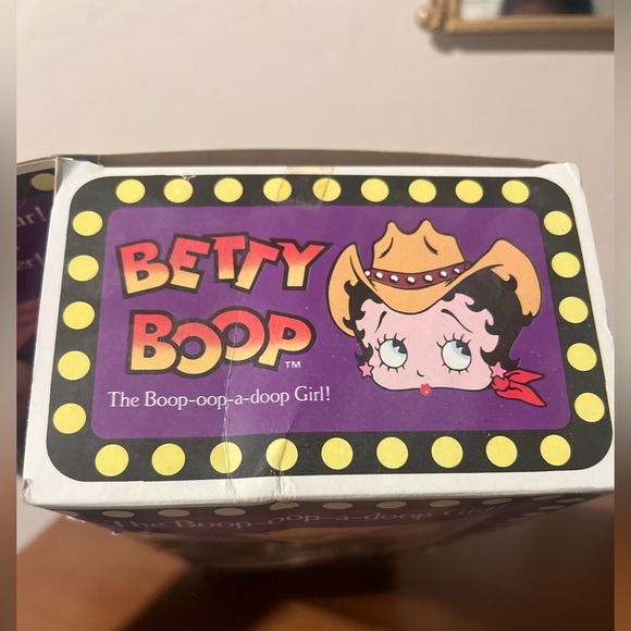 Betty Boop Fashion Doll " Boop-oop-a-doop Girl" Vintage  1986 - Picture 5 of 8